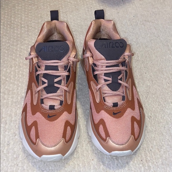 Nike Shoes - Nike AirMax 200s